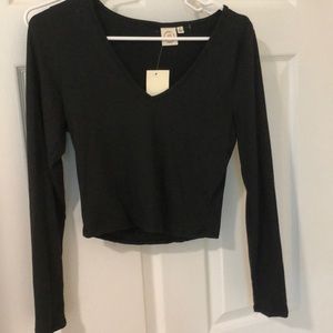 Black long sleeve cropped v neck